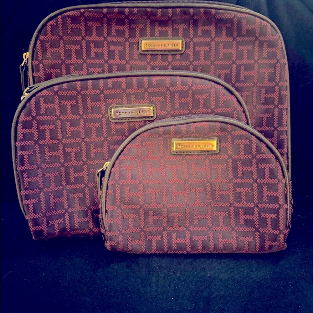 Tommy Hilfiger 3 piece make up bag set.